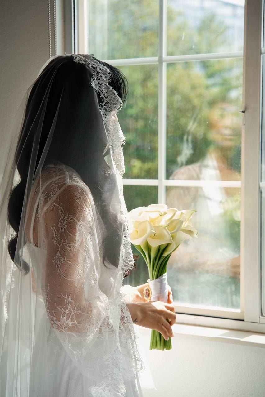 Let's Bloom Florist bridal bouquet of garden roses held by a bride